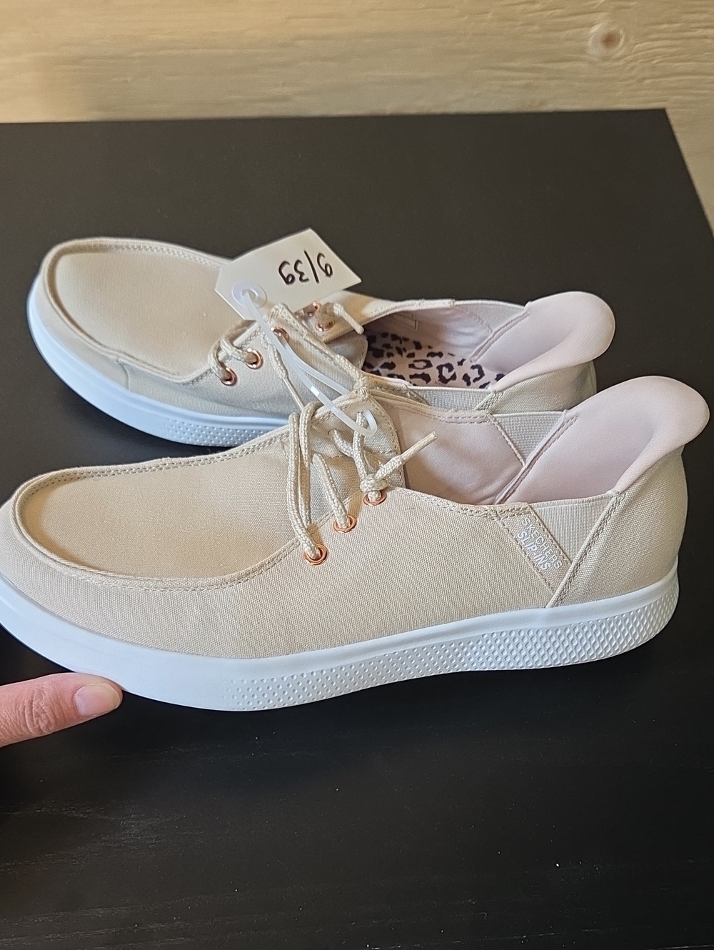 Bobs Skechers Size 9 Casual Lace-Up Women's Sneakers in Light Beige